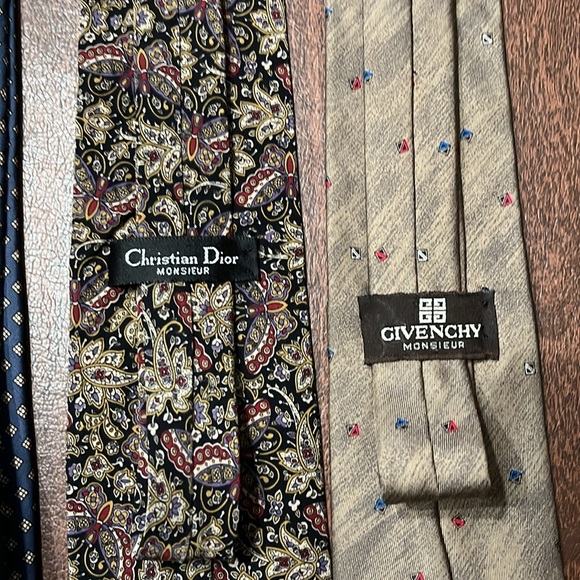 5 Designer Ties Dior, Givenchy, Pierre Jacques, Pietro di Como, & Georgio Salvi - Picture 5 of 6